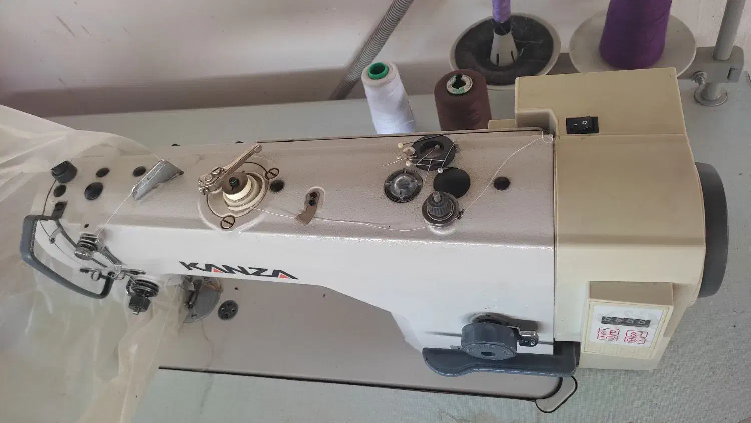 چرخ خیاطی سالم کم کارکرد یک سال|چرخ خیاطی و ریسندگی|نشتارود, |دیوار