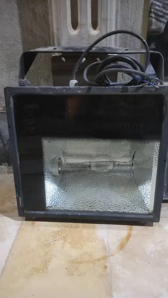 پروژکتور ۴۰۰ وات ، ۲۵۰ وات|لامپ و چراغ|شیراز, پودنک|دیوار