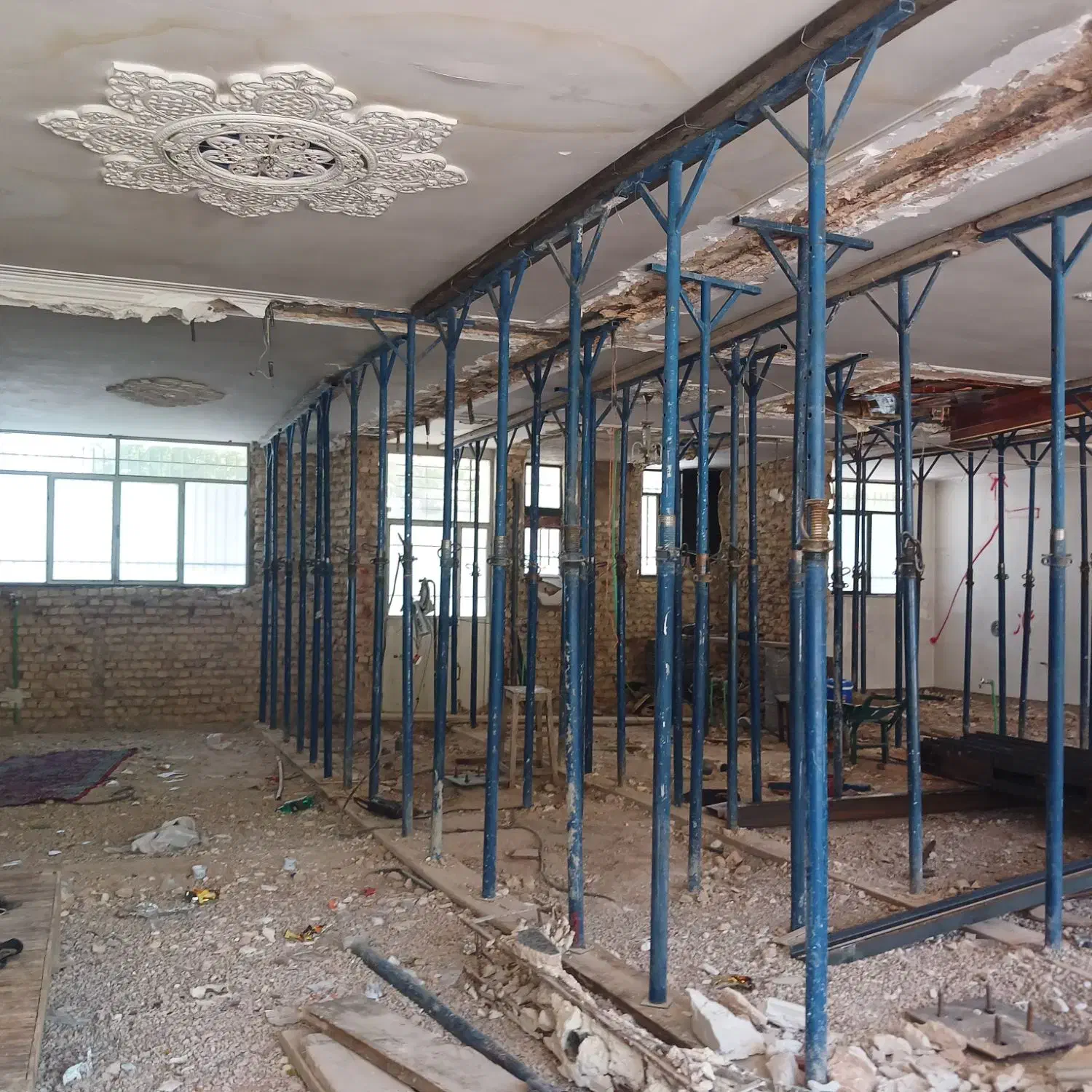 تخریب ساختمان کندکو  شیب بندی کاشی کاری .چاه مغنی|خدمات پیشه و مهارت|شیراز, زرهی|دیوار