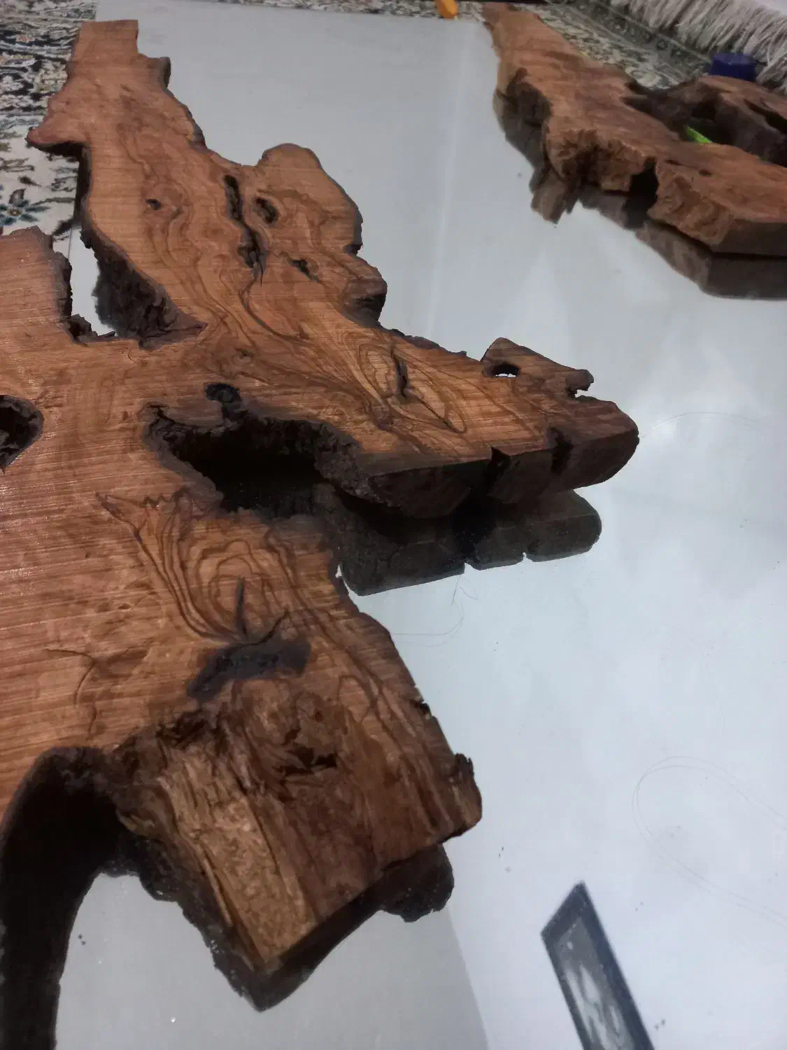 ایینه چوبی با نور مخفی زرد و الوایر|آینه|اصفهان, باغ نگاره|دیوار