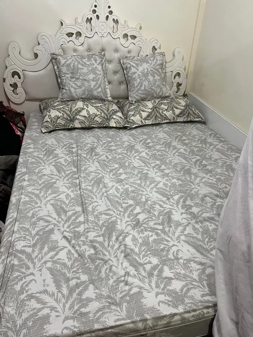 تخت خواب همراه با تشک رویال سالم قیمت ۵۵۰۰|تخت و سرویس خواب|باغستان, |دیوار