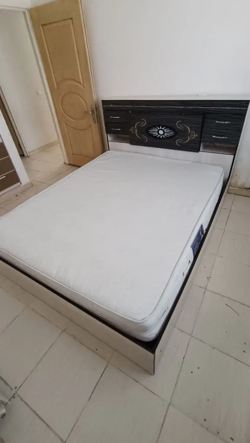 تختخواب دو نفره همراه با تشک|تخت و سرویس خواب|ایلام, |دیوار