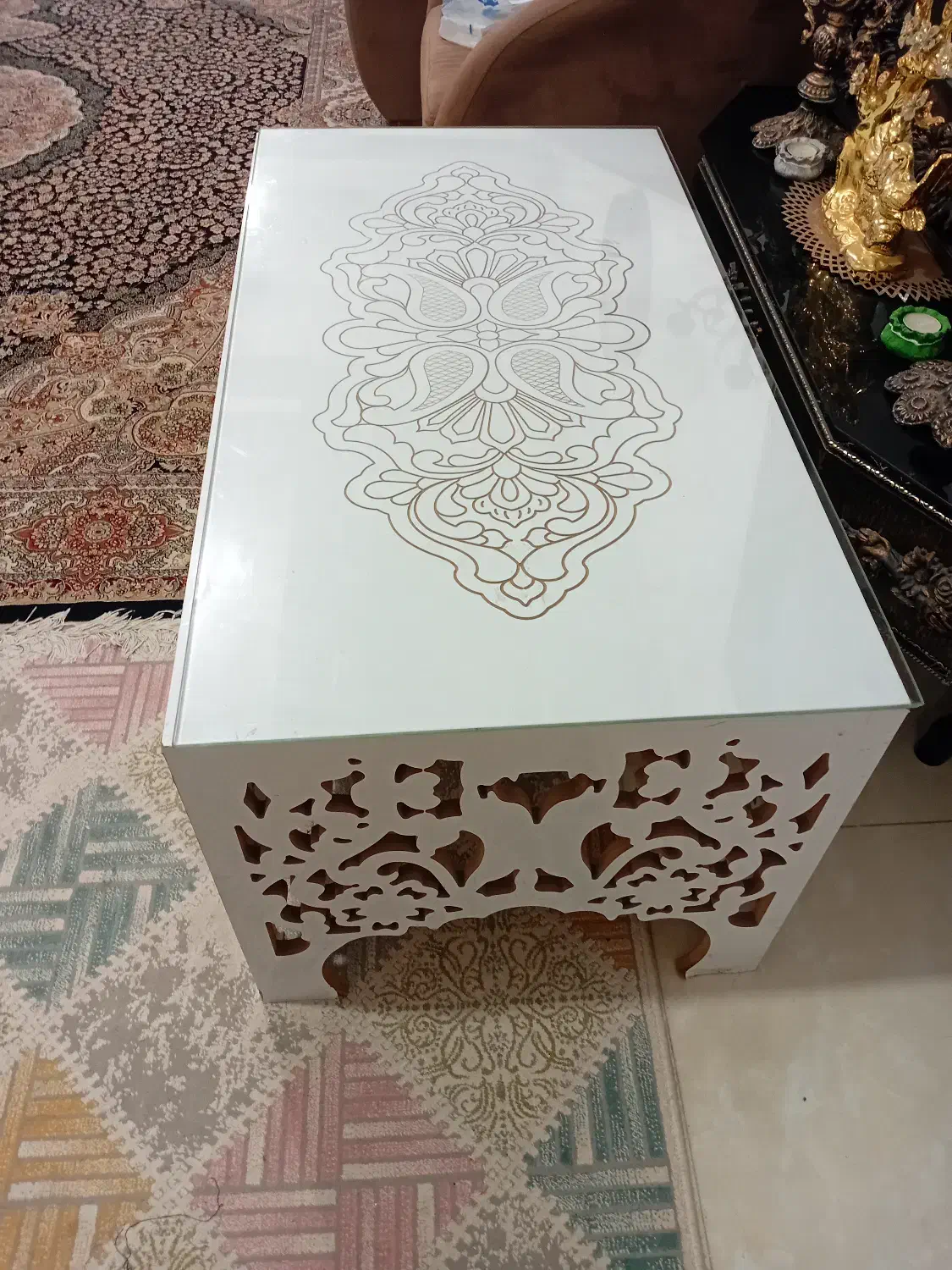 جلو مبلی کار شده در حد نو|مبلمان خانگی و میز عسلی|رشت, استقامت ۲|دیوار