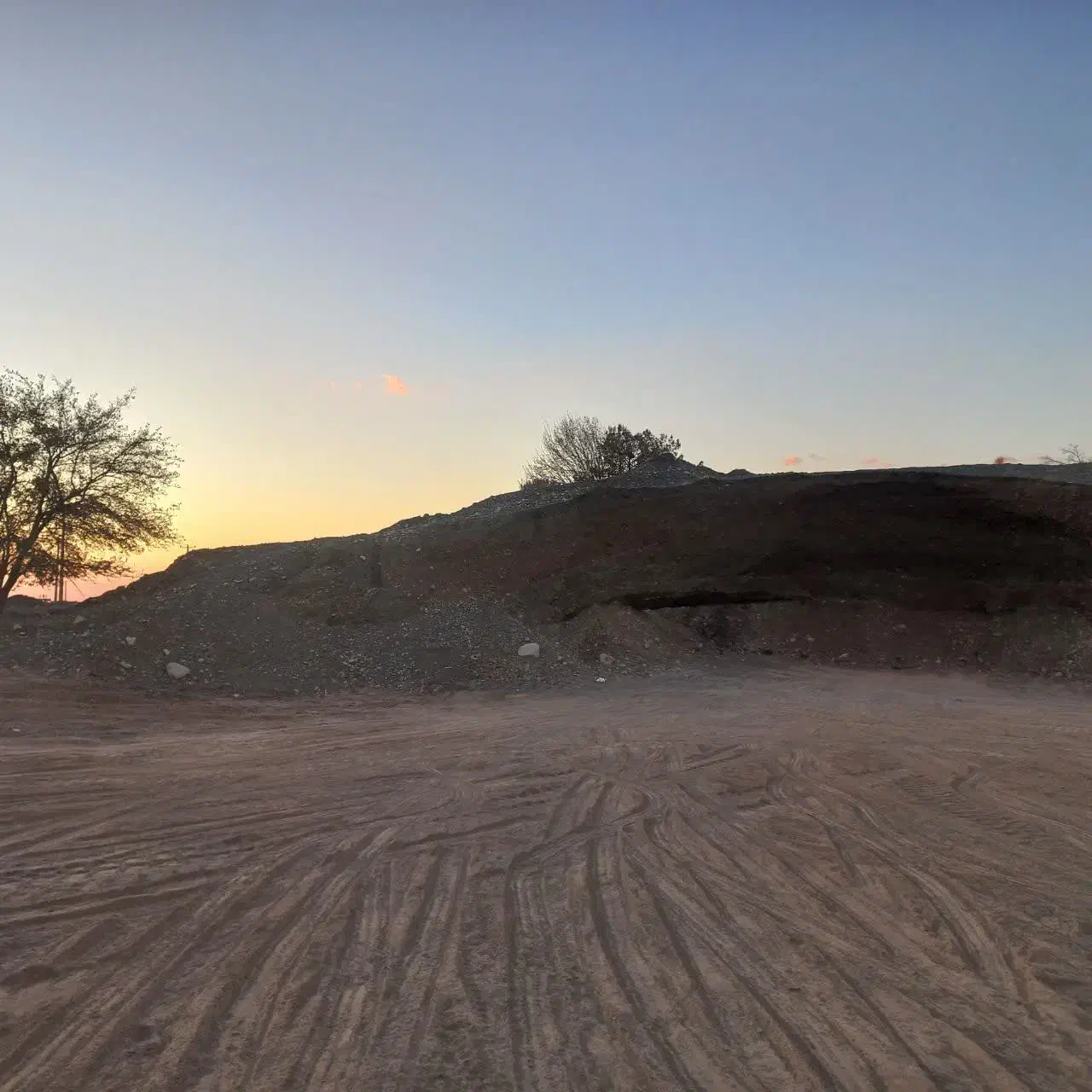 ماسه برای مصالح ساختمانی و آسفالت سازی|مصالح و تجهیزات ساختمان|باشتین, |دیوار