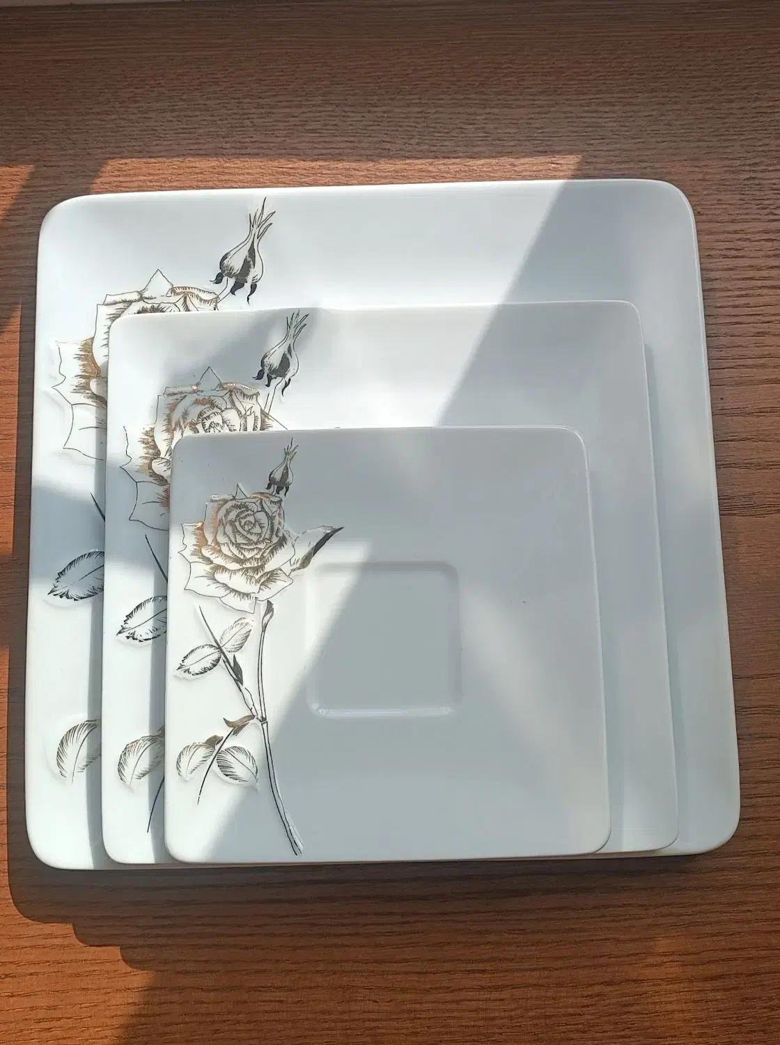 چینی درجه یک گل برجسته|ظروف سرو و پذیرایی|بندر امام خمینی, |دیوار