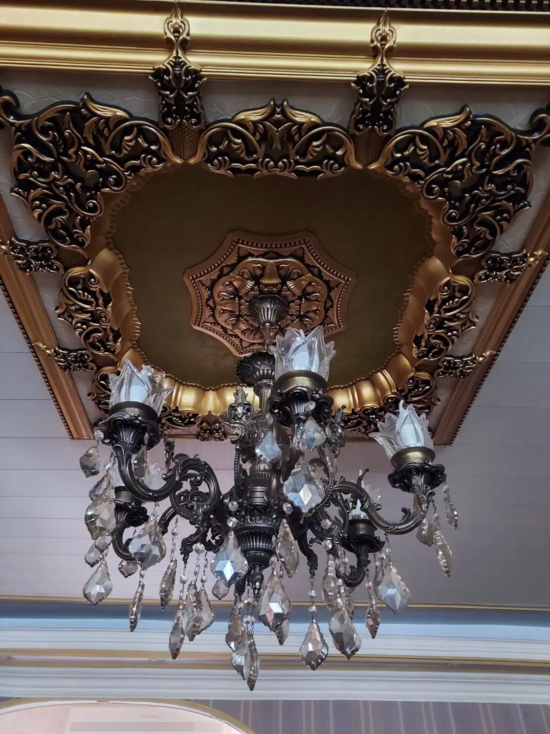 یک جفت لوستر شش شاخه|لوستر و چراغ آویز|نظرآباد, نظرآباد|دیوار