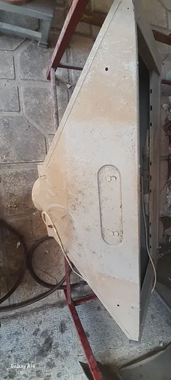 هود|هود|قم, بنیاد|دیوار