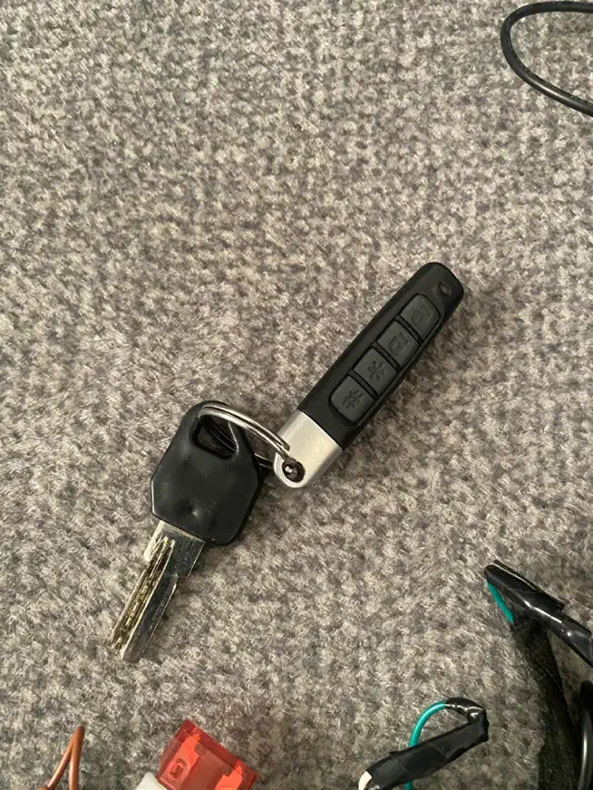 دزدگیر با دو ریموت و آژیر بزرگ سالم در حد|قطعات یدکی و لوازم جانبی|کرج, عظیمیه|دیوار