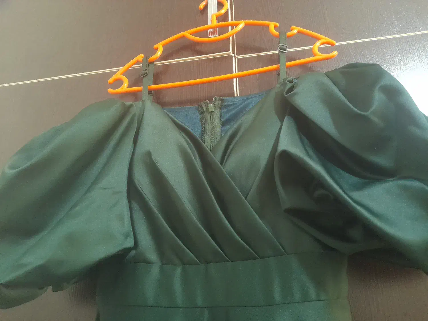 لباس مجلسی|لباس|سنگر, |دیوار