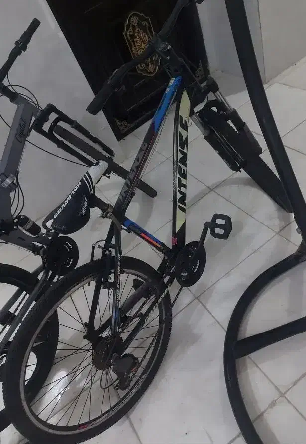 دوچرخه|دوچرخه، اسکیت، اسکوتر|صدرا-فارس, فاز ۱|دیوار