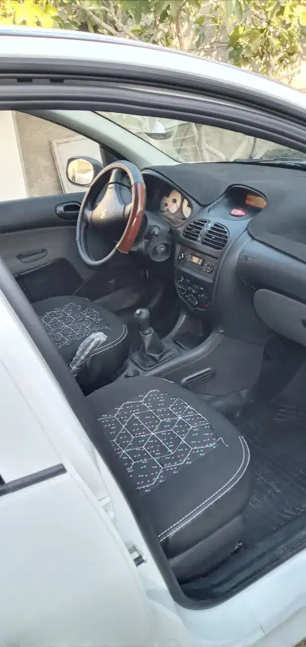 ماشین ۲۰۶ در صحنه|خودرو سواری و وانت|صحنه, |دیوار