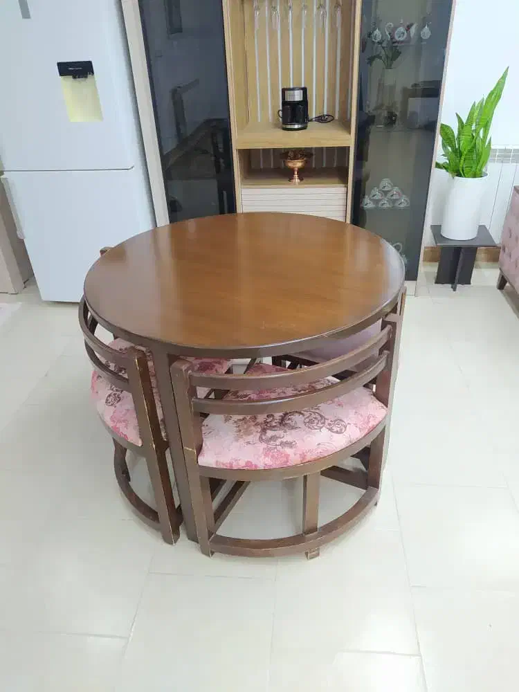 میز ناهار خوری کم جا ۴ نفره.|مبلمان خانگی و میز عسلی|آستانه اشرفیه, |دیوار