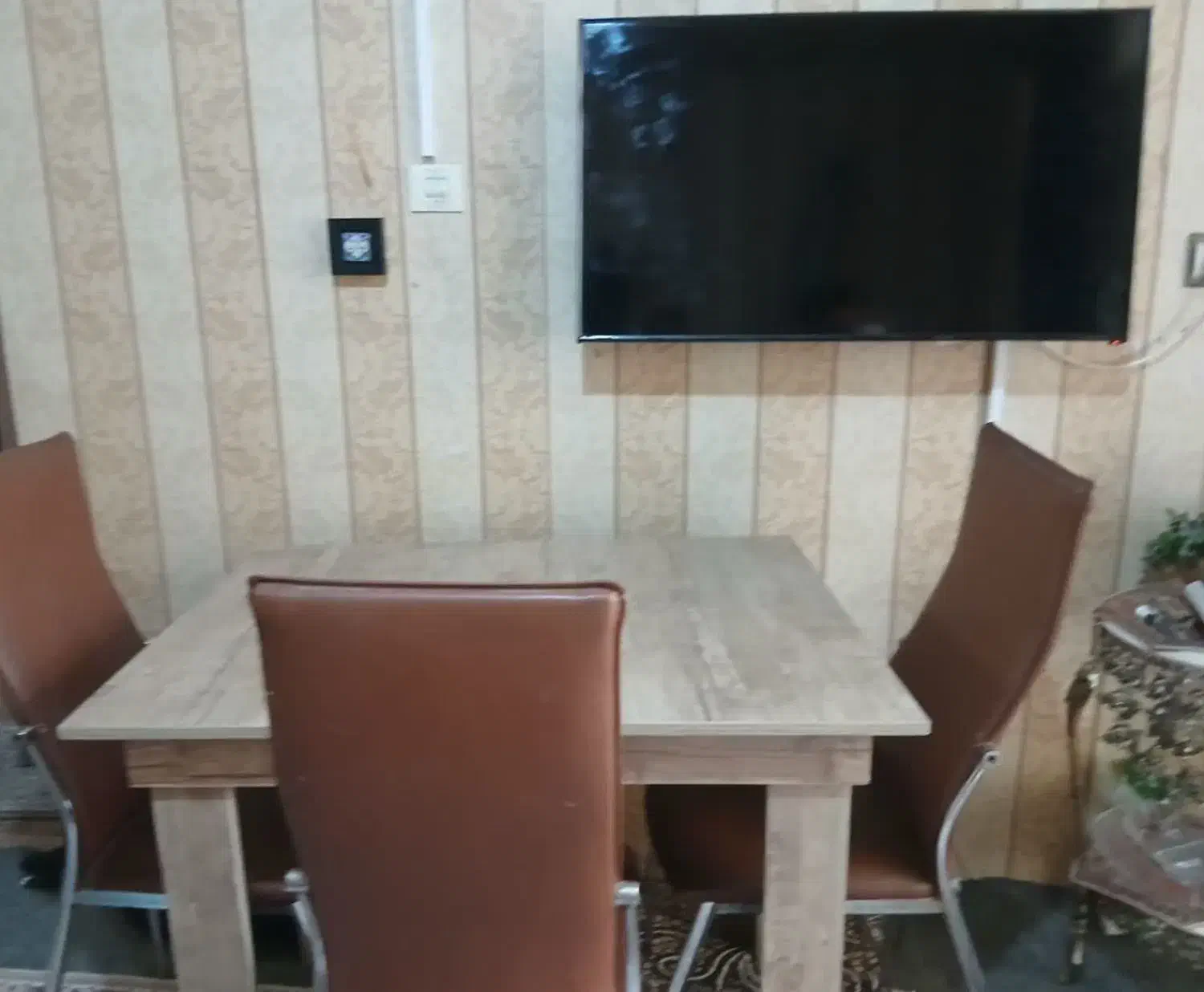 میز غذا خوری|میز و صندلی غذاخوری|کرج, حصارک بالا|دیوار