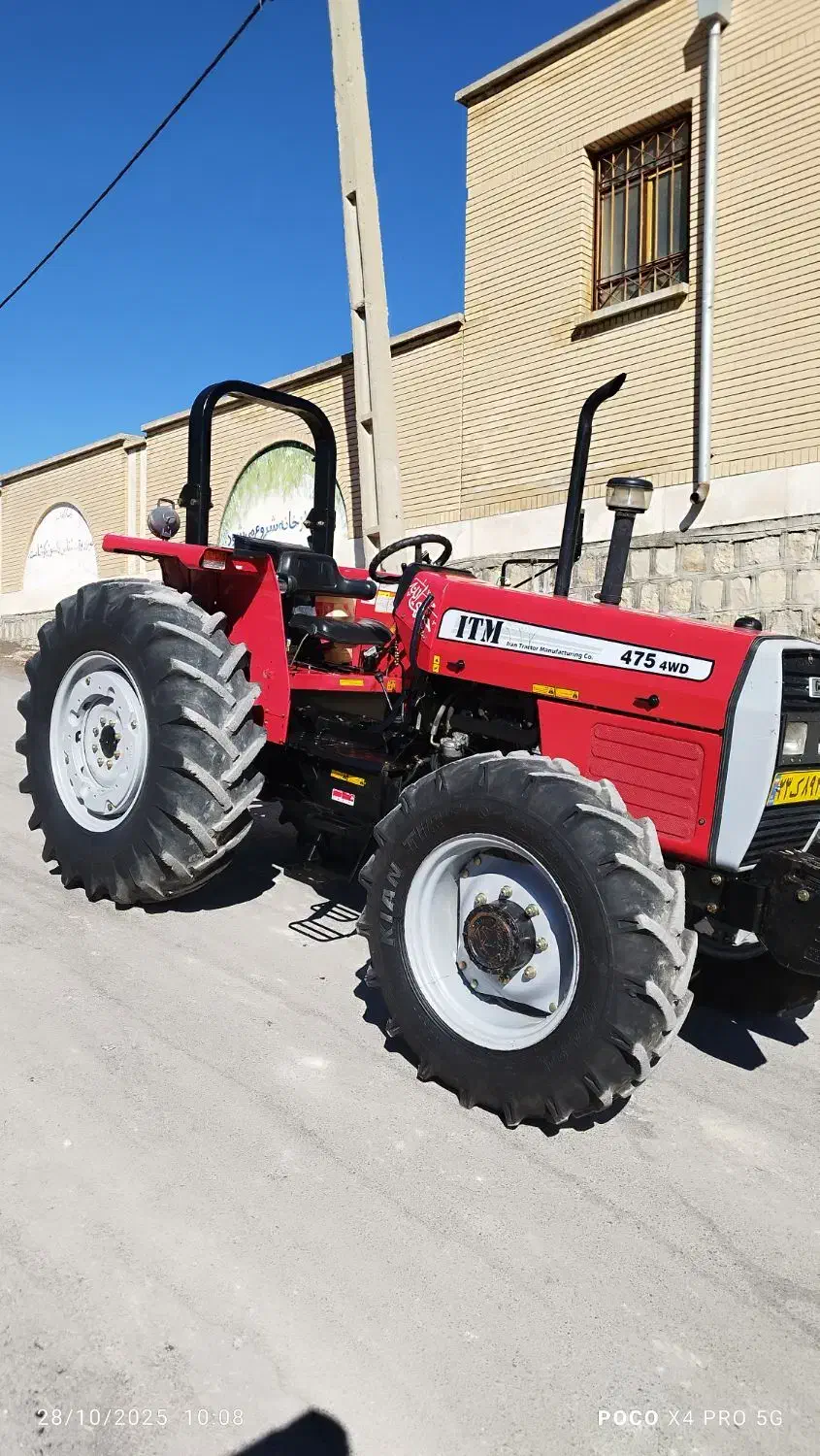 تراکتور|خودرو سنگین|گچی, |دیوار