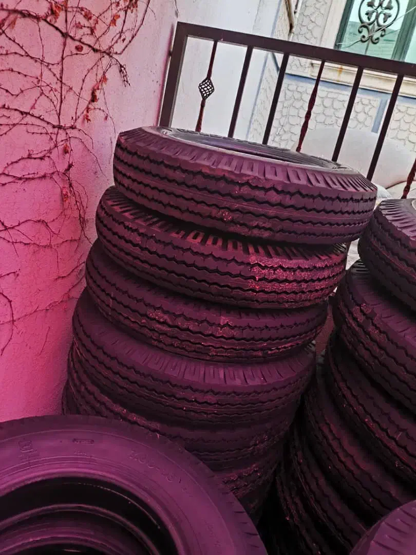 لاستیک 16/700 نیسانی گلدستون تاریخ 25|قطعات یدکی و لوازم جانبی|صدرا-فارس, فاز ۱|دیوار