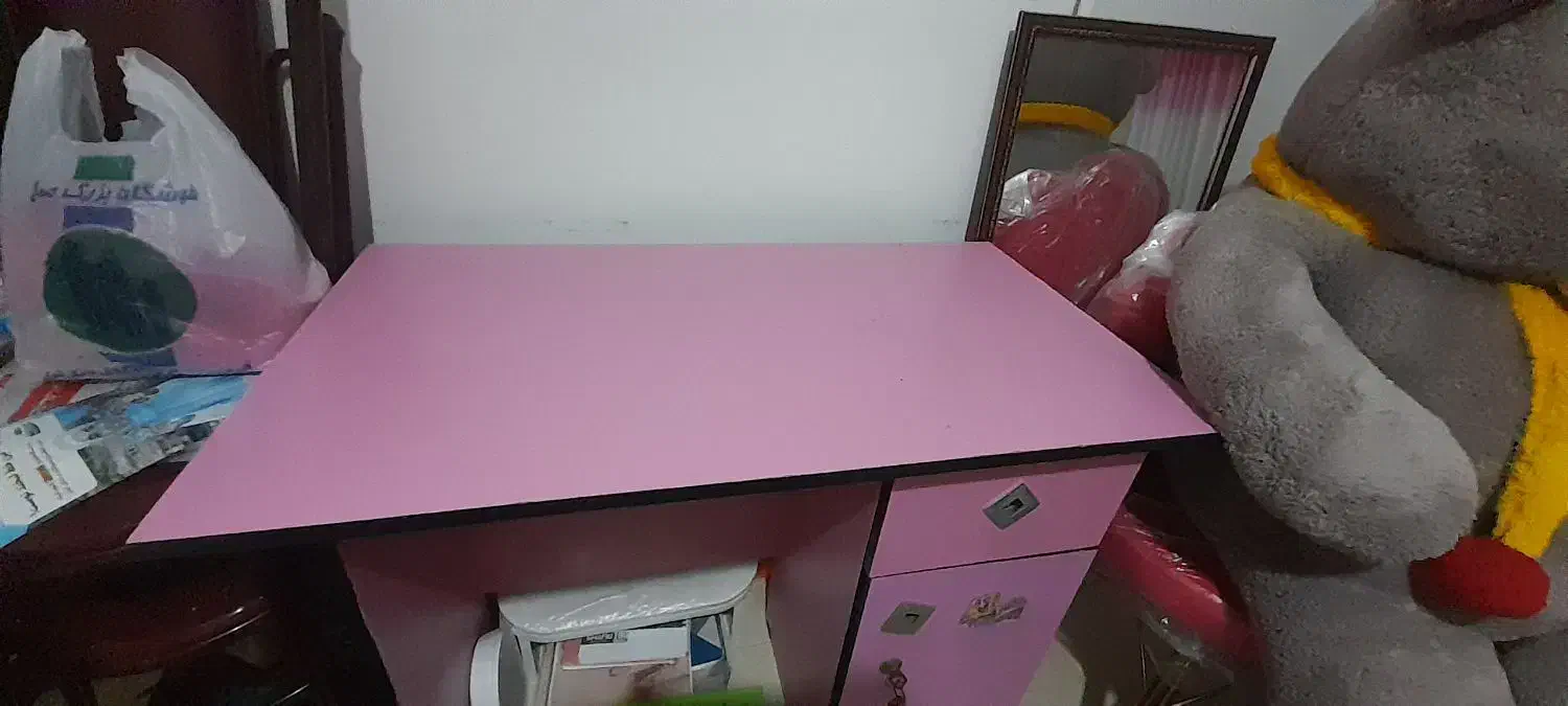 صندلی ومیز زیر ۲۰سال|میز تحریر و کامپیوتر|رشت, باهنر|دیوار