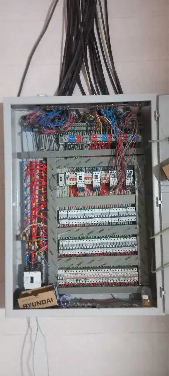 برقکار صنعتی وتعمیرات انواع تابلو برق|خدمات پیشه و مهارت|مینودشت, |دیوار