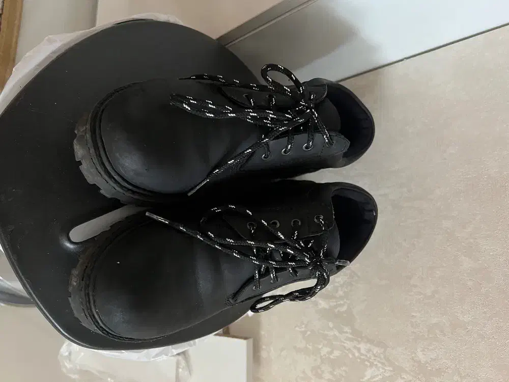 چکمه کوتاه|کیف، کفش، کمربند|نیشابور, دارایی|دیوار