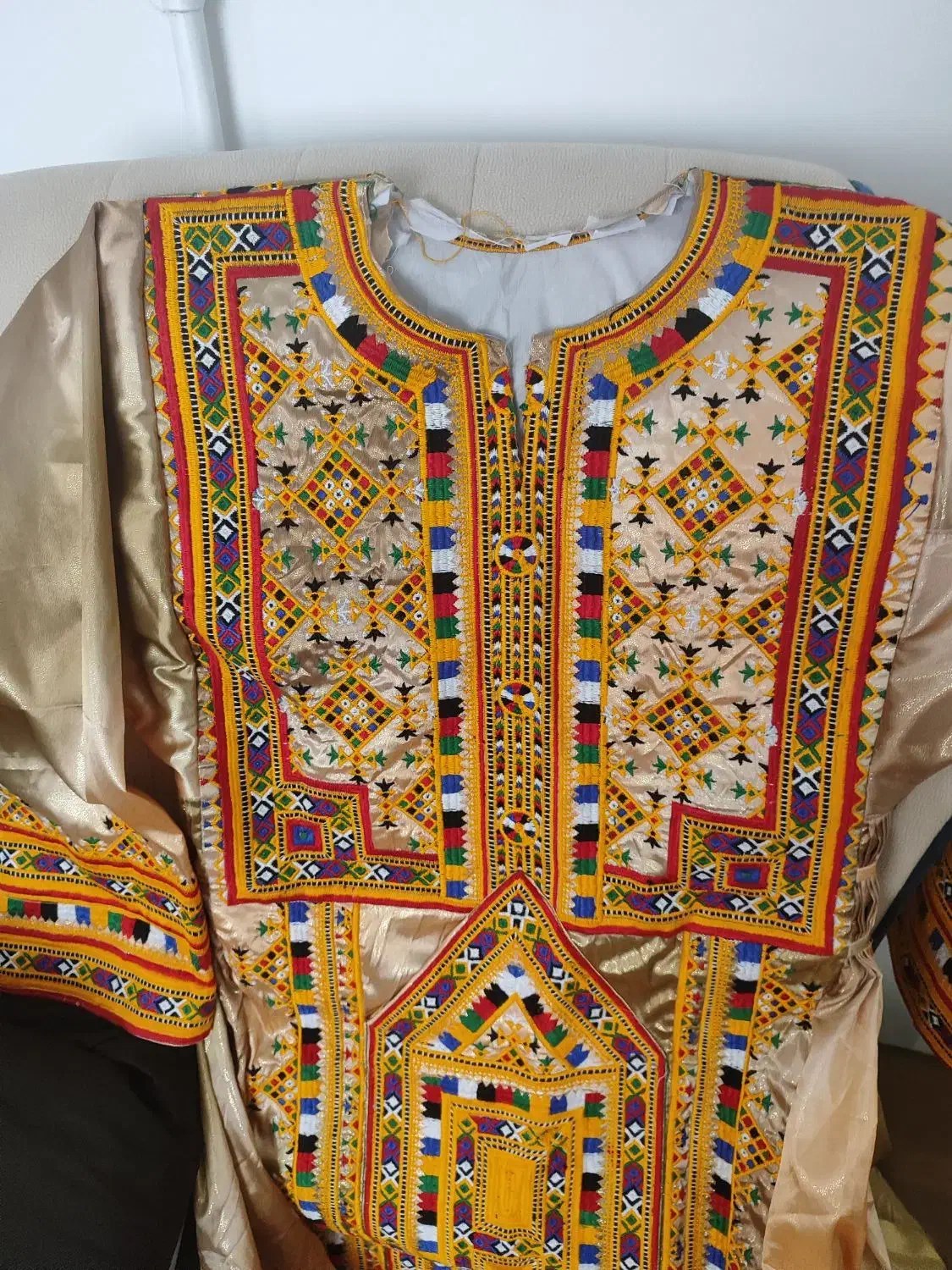 لباس بلوچی|لباس|تهران, سبلان (لشگر)|دیوار