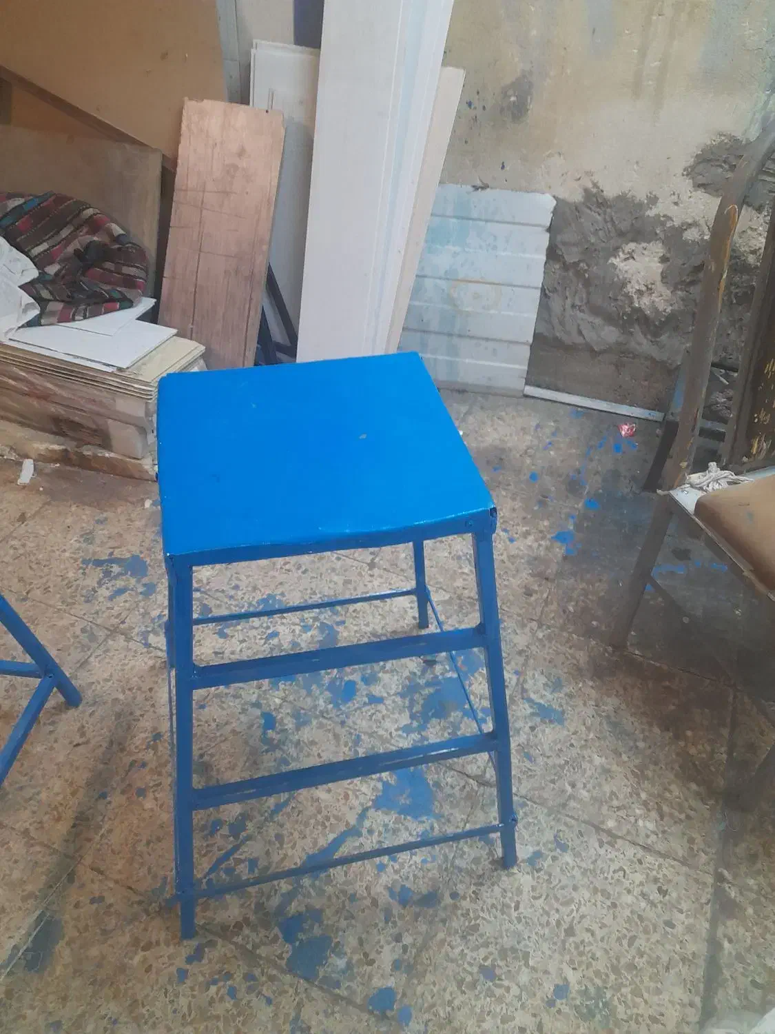 چهار پایه فلزی اهن سنگین|صندلی و نیمکت|اهواز, کوی باهنر|دیوار