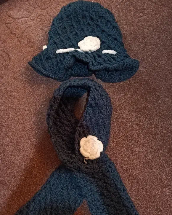 کلاه و شال گردن|لباس|رشت, پیرکلاچای|دیوار