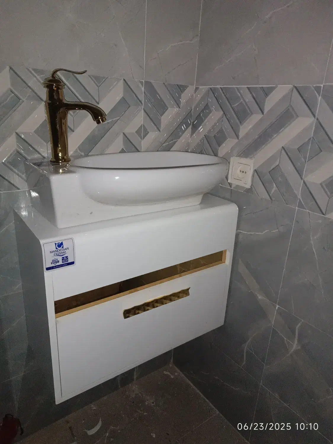 لوله کش ، لوله‌کشی ، نصب جانبو ، نصب پمپ آب|خدمات پیشه و مهارت|بابل, |دیوار