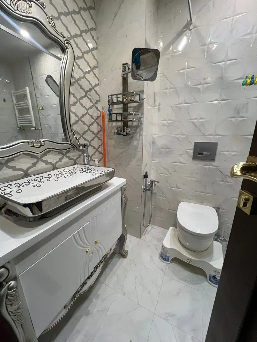 ۱۳۵ متر ۳ خواب سالن پرده خور در حد نوساز