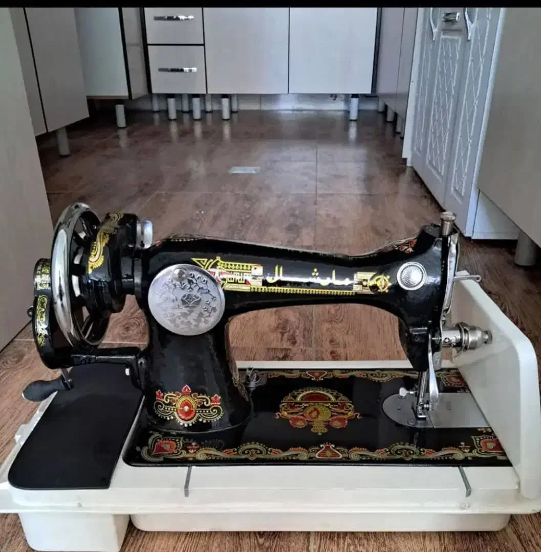 چرخ خیاطی عتیقه|کلکسیون اشیاء عتیقه|قدس, شهر‌قدس|دیوار