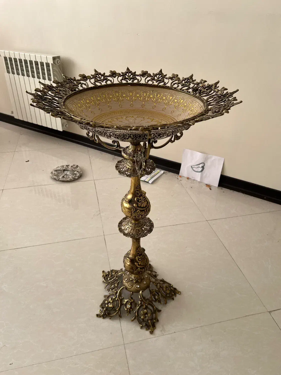 ظرف میوه،سطل آشغال و ساعت دیواری برنز در حد نو|صنایع دستی و سایر لوازم تزئینی|تهران, باغ خزانه|دیوار