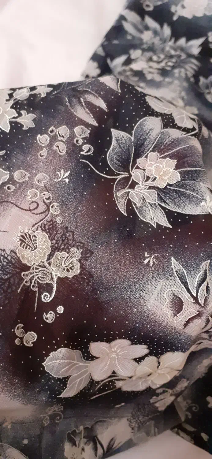 چادر رنگی|لباس|قم, آزادگان|دیوار