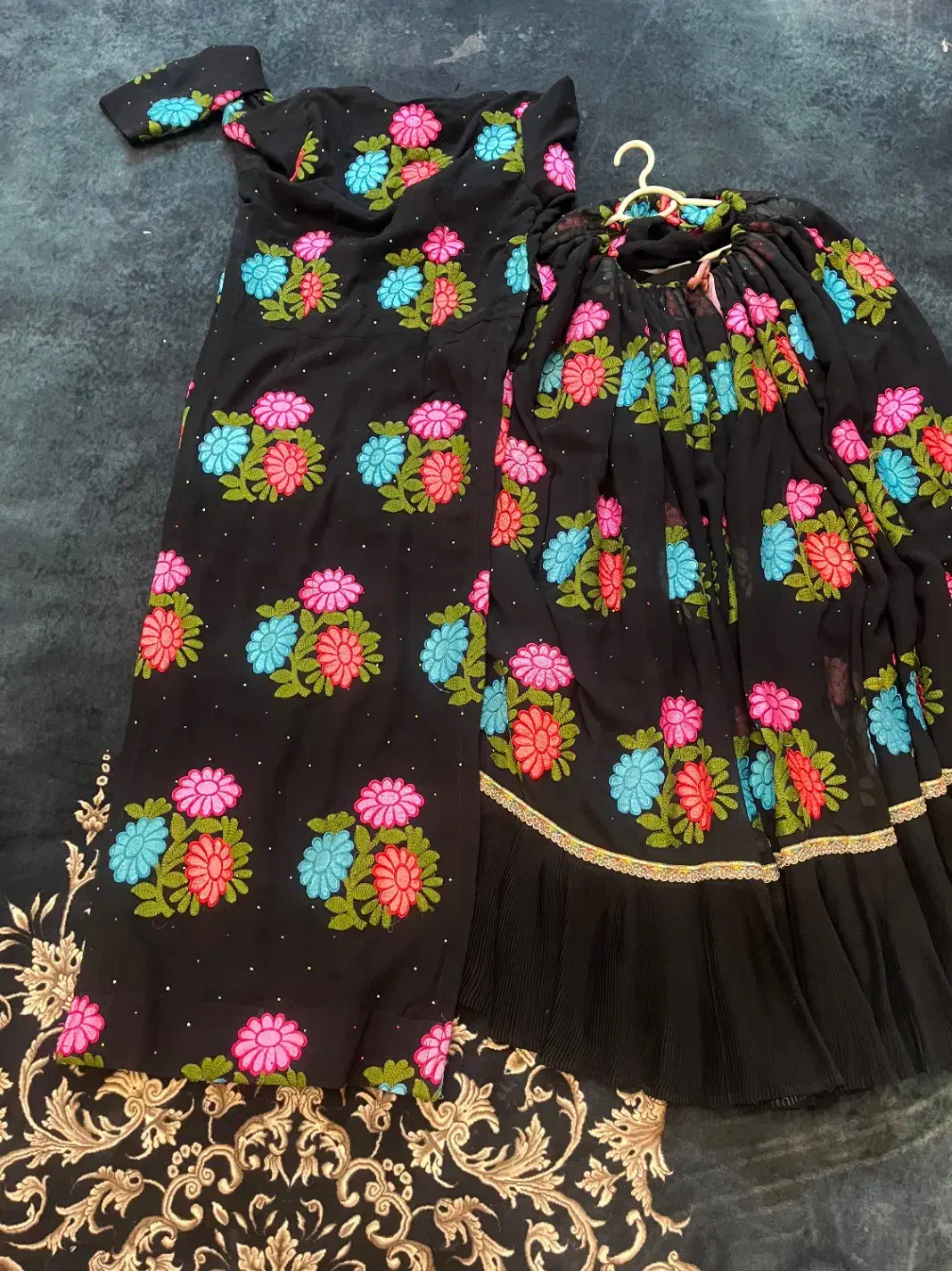 لباس سوزن دوزی|لباس|یاسوج, |دیوار