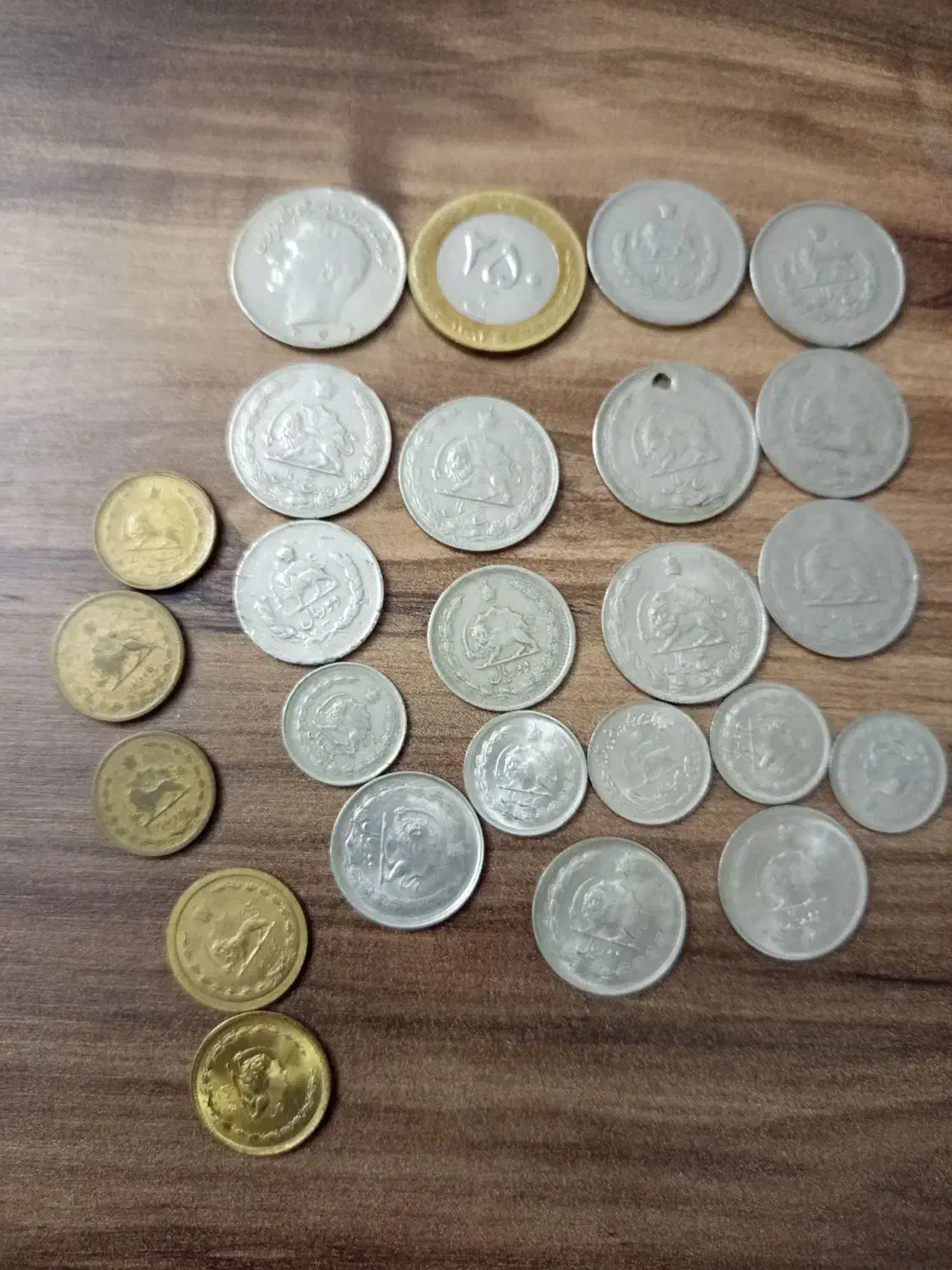 سکه های قدیمی|کلکسیون سکه، تمبر، اسکناس|لاهیجان, لیالستان|دیوار