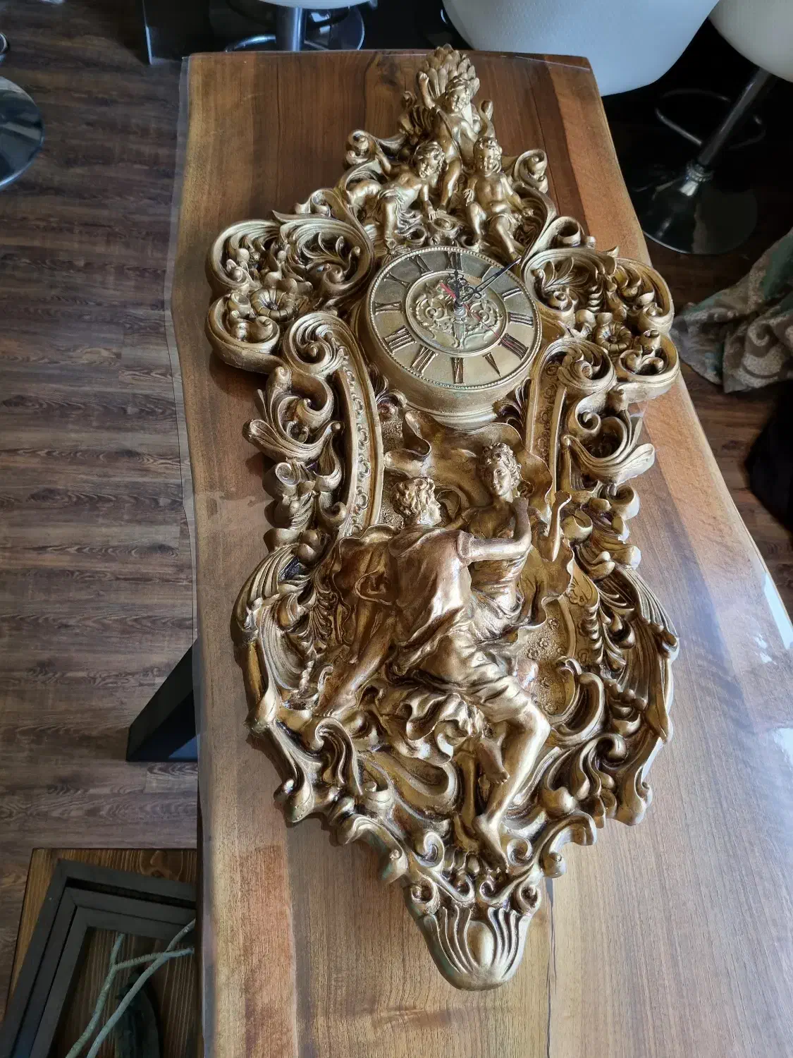 ساعت دیواری مجسمه ای کلاسیک طرح فرانسوی|ساعت دیواری و تزئینی|تهران, شهرک چیتگر|دیوار