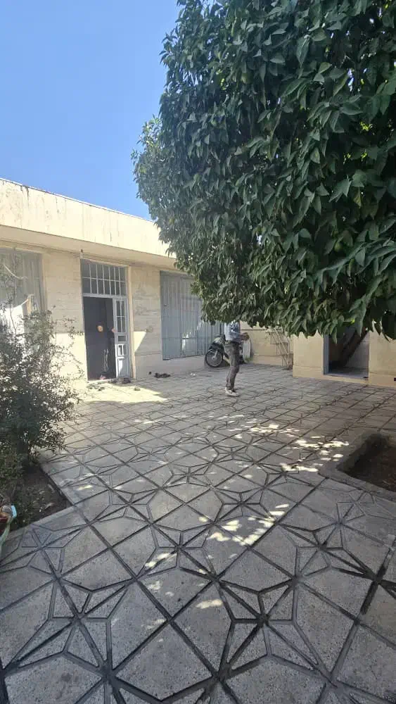 ویلایی دربست یک طبقه درب از حیاط|اجارهٔ خانه و ویلا|شیراز, شیشه‌گری|دیوار