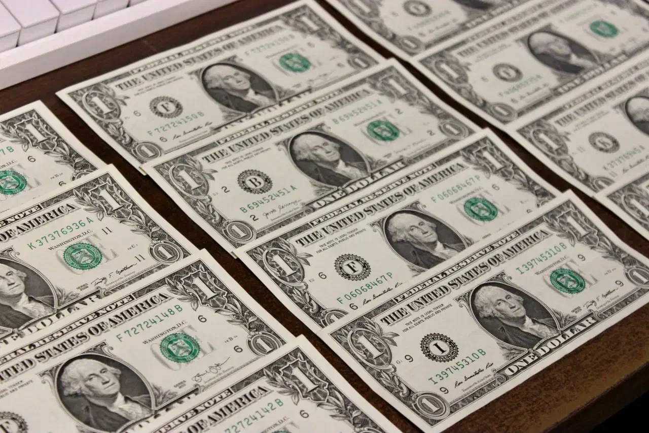 یک دلاری نو مخصوص هدیه|کلکسیون سکه، تمبر، اسکناس|گرگان, |دیوار