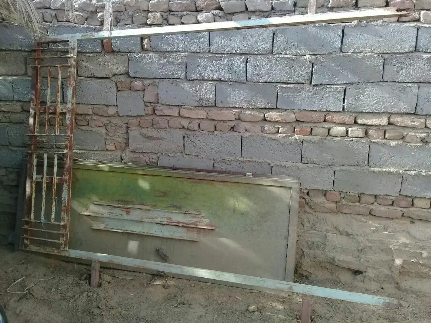 در حیاط دولخت|مصالح و تجهیزات ساختمان|هامون, |دیوار