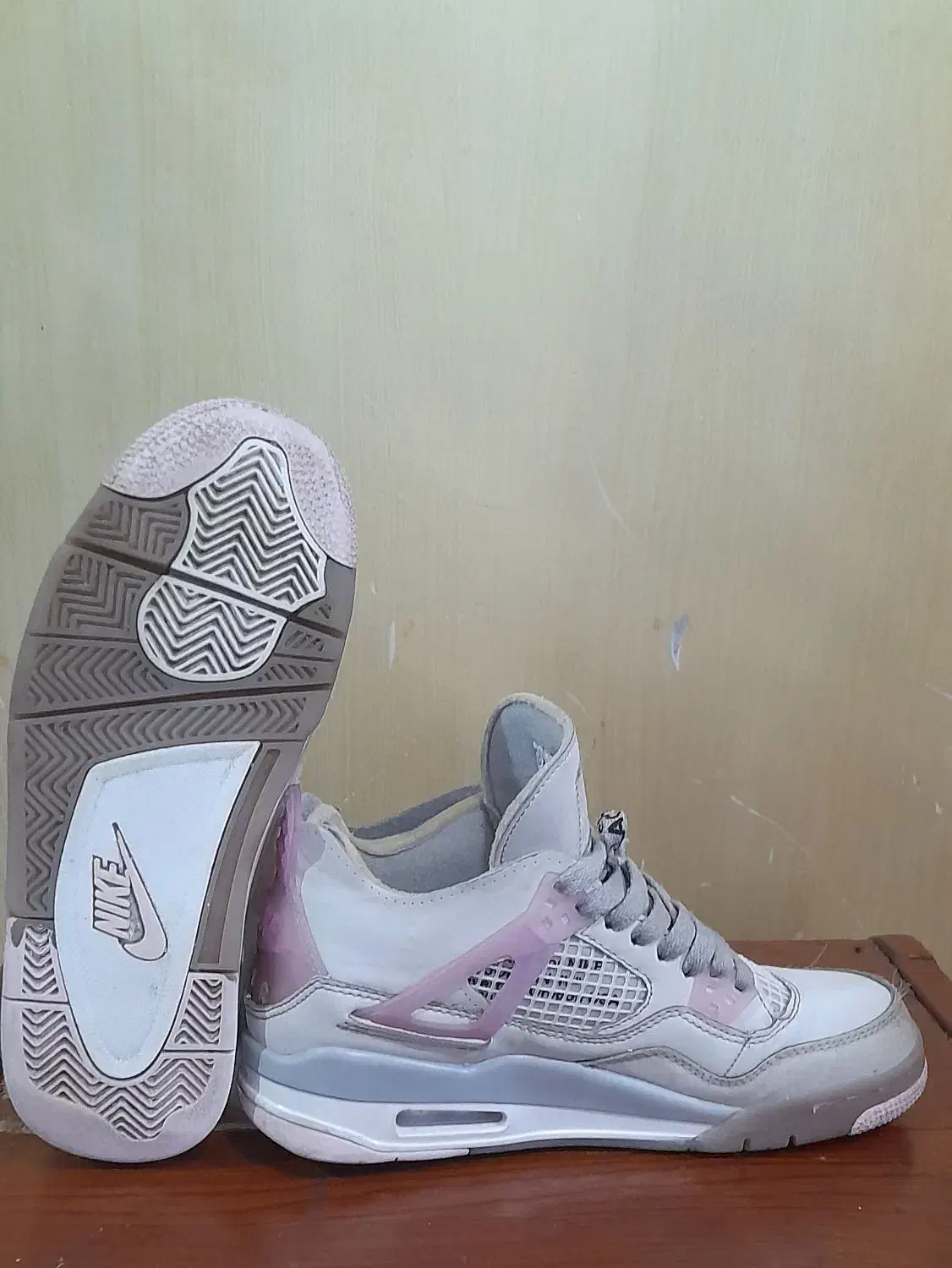 کتونی زنانه خاص|کیف، کفش، کمربند|چالوس, |دیوار