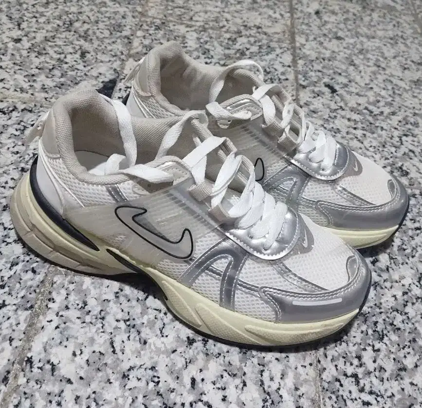 کتونی وارداتی ۴۰|کیف، کفش، کمربند|قم, باجک یک|دیوار