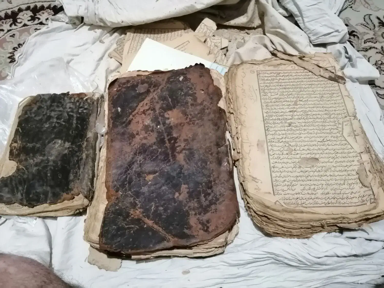 کتاب پوستی عتیقه|کتاب و مجله تاریخی|تربت جام, مطهری|دیوار