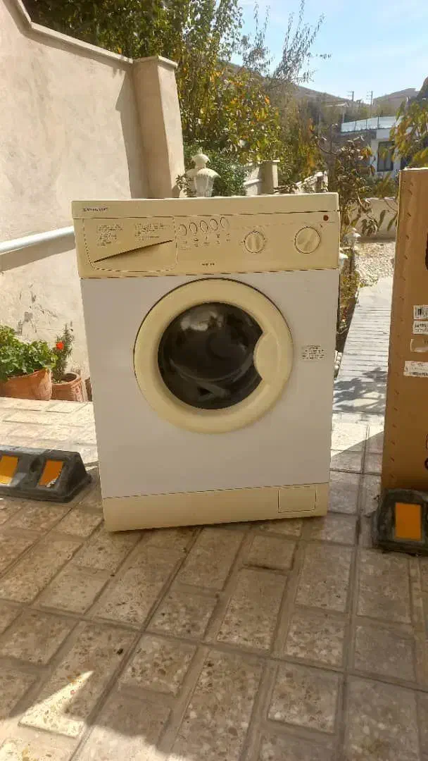 ماشین لباسشویی ۵ کیلویی وست پوینت|ماشین لباسشویی و خشک‌کن لباس|رودهن, |دیوار