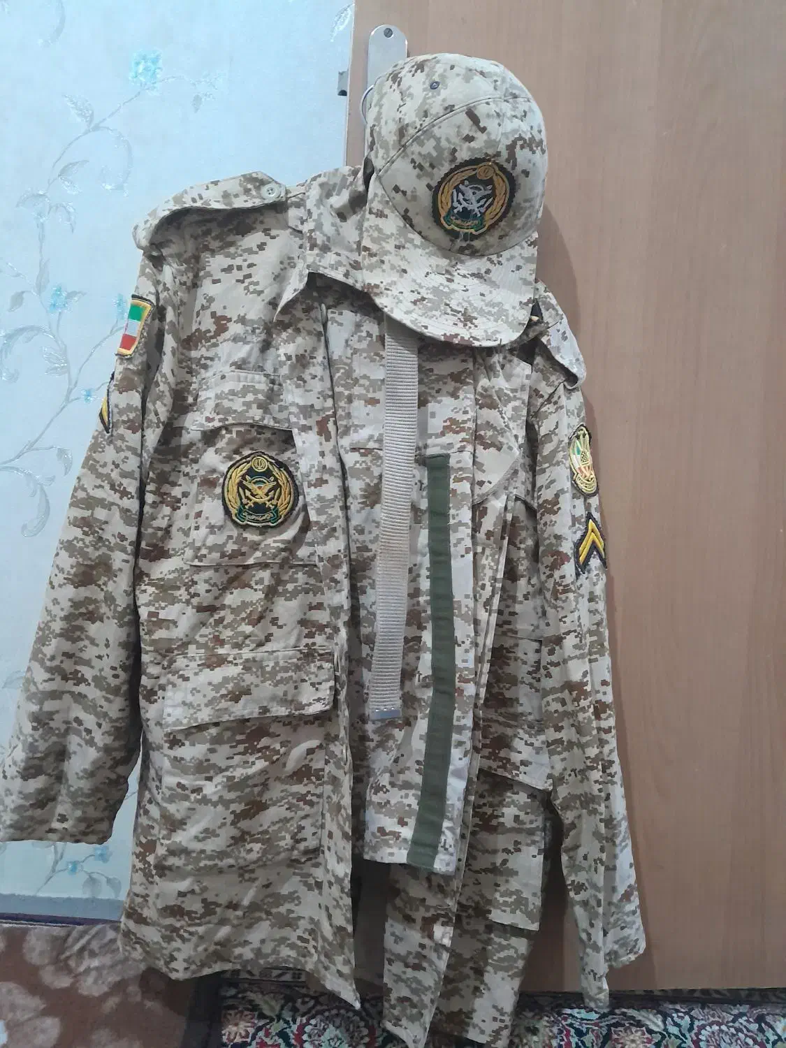 لباس نظامی ارتش|لباس|خوی, |دیوار