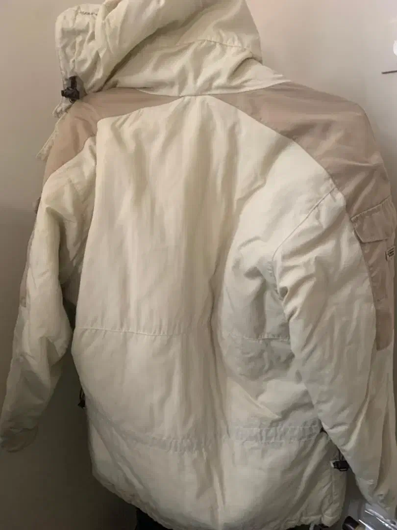 یک عدد کاپشن و یک عدد سویی شرت|لباس|شهریار, شهریار|دیوار