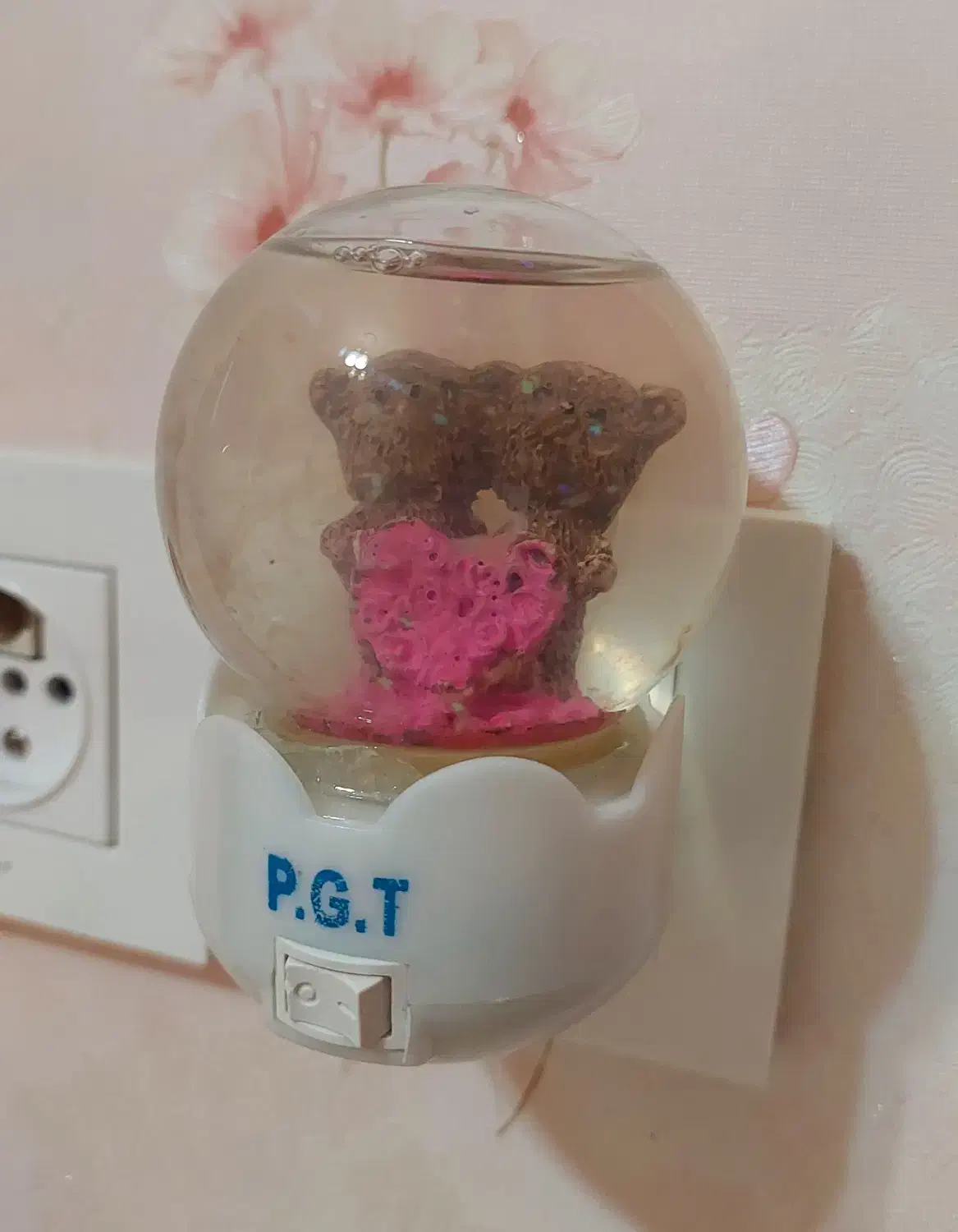 گوی شیشهای چراغدار با مایع و عروسک خرس|چراغ خواب و آباژور|شیراز, تاچارا|دیوار