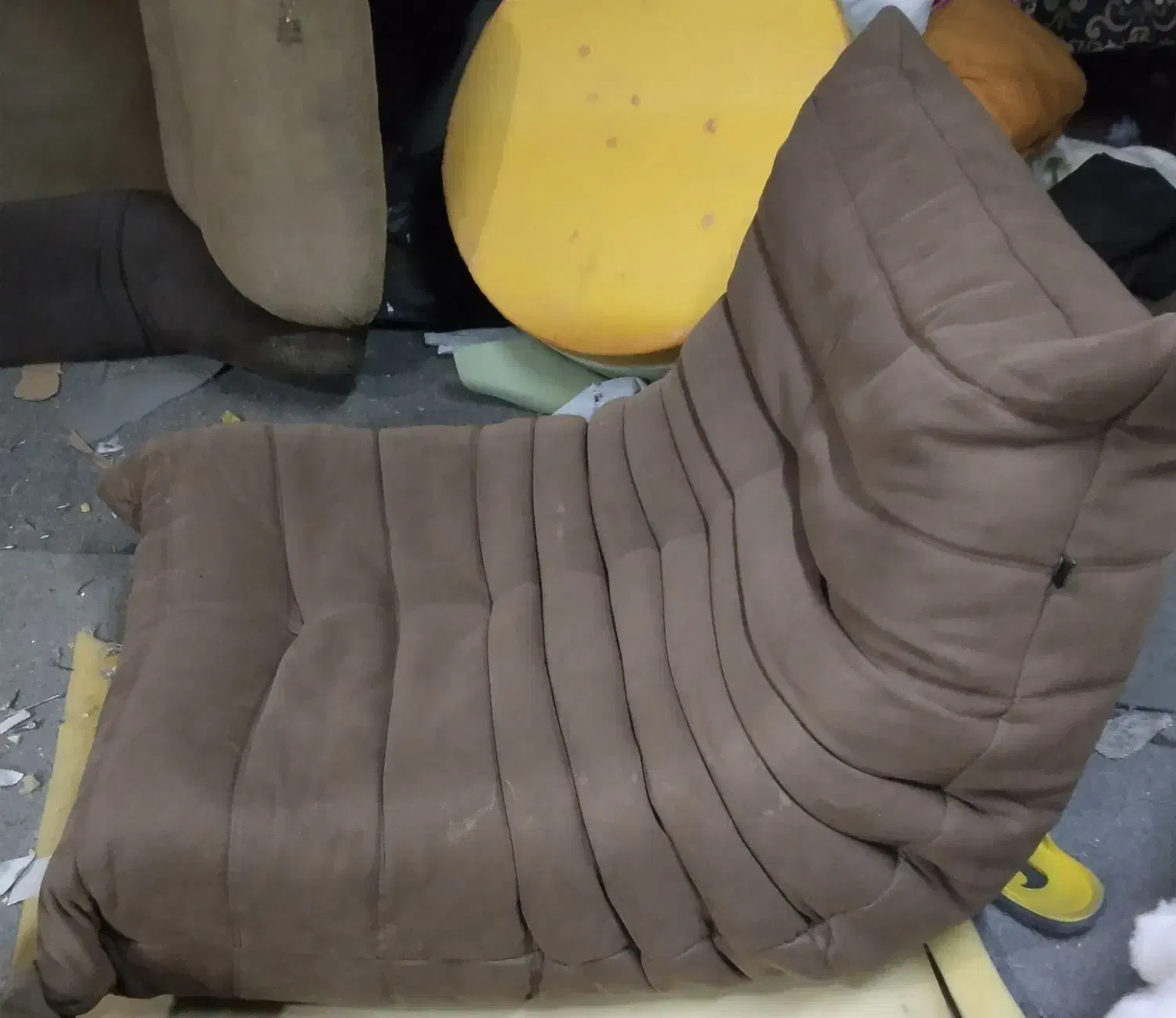 دوعدد مبل راحتی|مبلمان خانگی و میز عسلی|رباطکریم, وهن آباد|دیوار