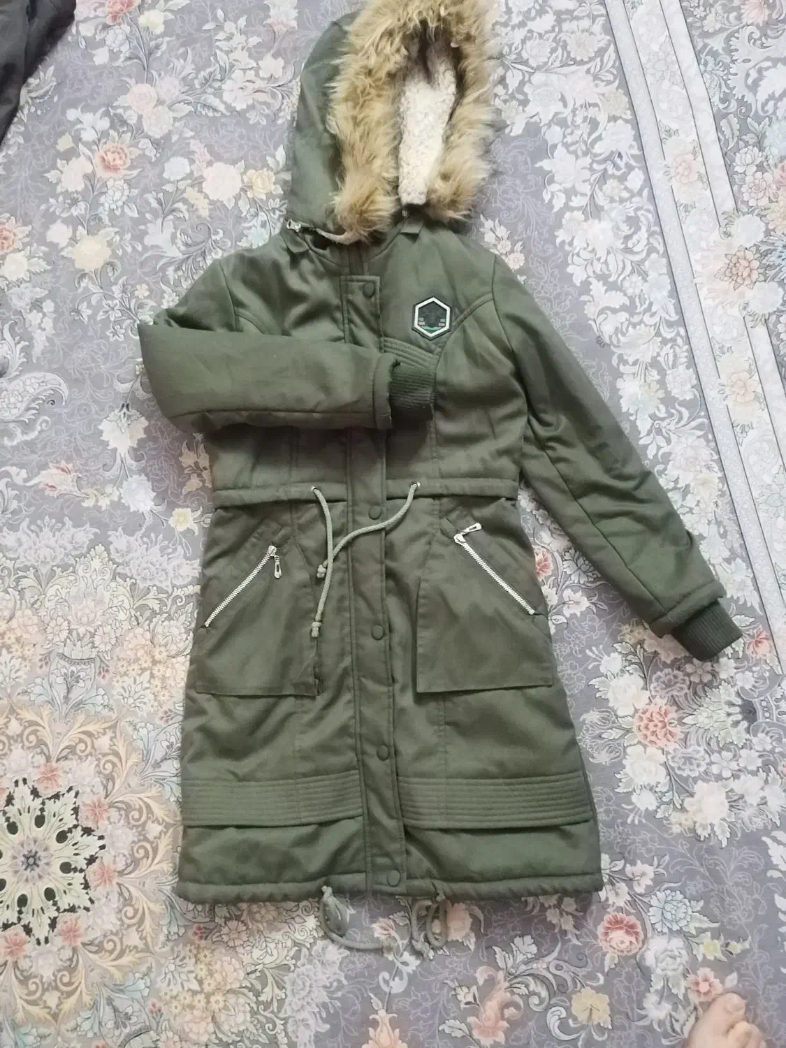 کاپشن|لباس|مشهد, شهید قربانی|دیوار