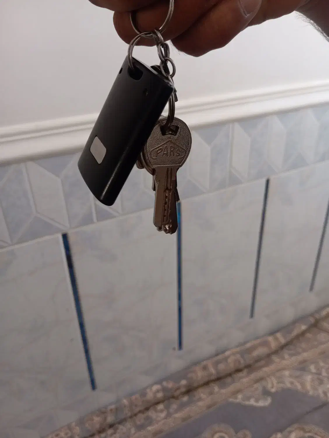 ریموت وسوئیچ پیداشده|اشیا|زابل, |دیوار