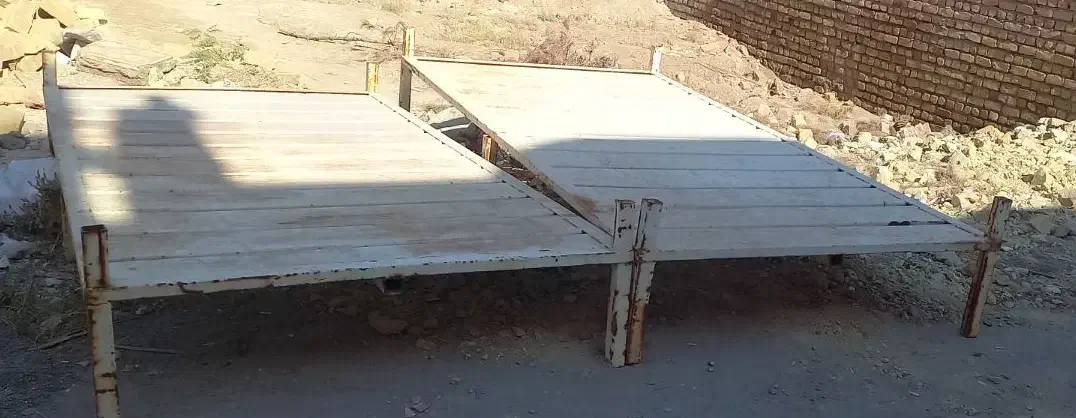 تخت آهنی|تخت و سرویس خواب|آران و بیدگل, |دیوار