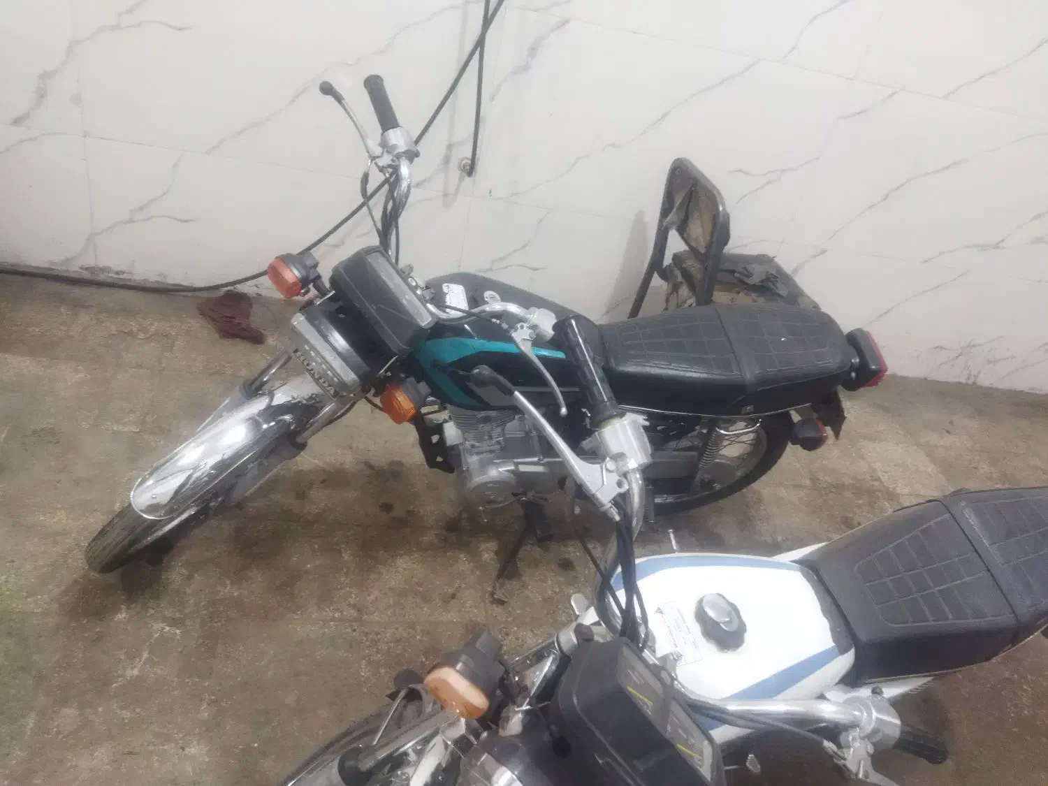 آپاچی و هندا|موتورسیکلت|سبزوار, قصبه غربی|دیوار