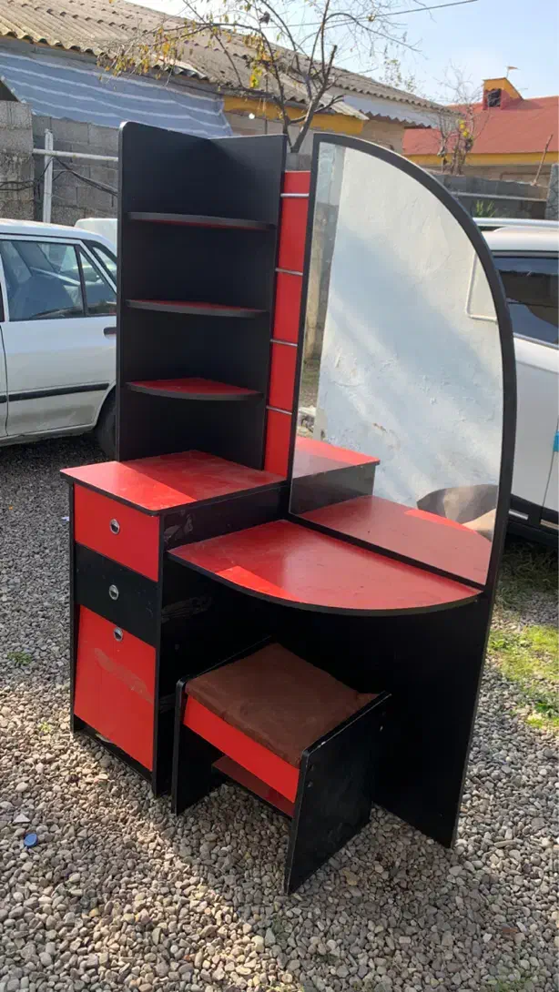 فروش فوری میز به همراه آینه ویترین دار|بوفه، ویترین، کنسول|رشت, جهاد|دیوار