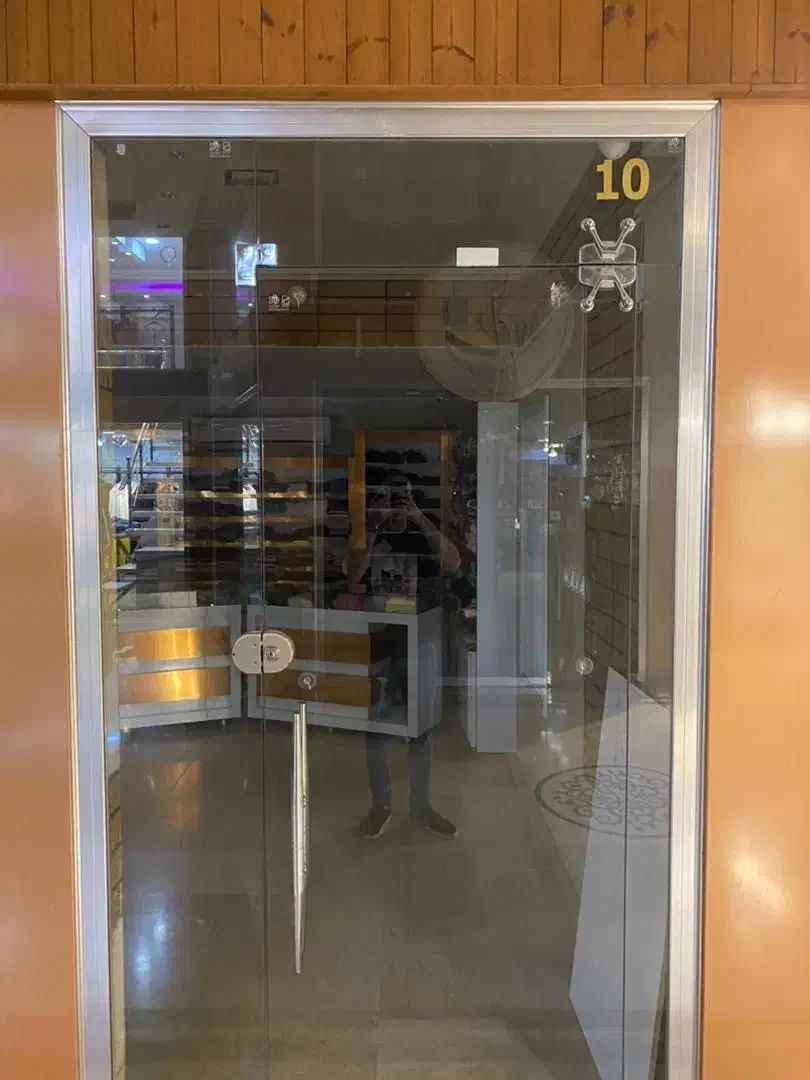 فروش ونصب شیشه های سکوریت،کرکره برقی(نقدواقساط)|خدمات پیشه و مهارت|اهواز, گلستان|دیوار